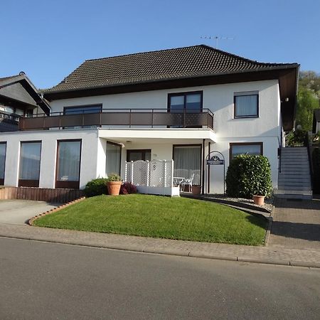 Gaestehaus Am Ahornweg Бернкастел-Кюс Екстериор снимка